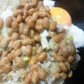 かぴーな's cooksnap of when they made 納豆と葱と玄米と温泉卵の丼.