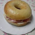 ひぃこ＊'s cooksnap of when they made ✿チーズ生ハムトマトベーグルサンド✿.