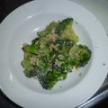 toshiebaba's cooksnap of when they made ブロッコリーとカニ缶でにんにく炒め.