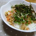 ううちママ's cooksnap of when they made 鮭フレーク×胡桃の塩レモン丼.