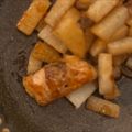 クック船長900's cooksnap of when they made 鮭と長いものササッと炒め.
