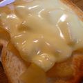 おぶうさま's cooksnap of when they made うまぁ♥アップルシナモンチーズトースト.