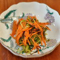 ＞ちーちゃん's cooksnap of when they made きゅうりとにんじんの塩こんぶ和え.