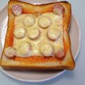 ＨＡＬ．Ｍ's cooksnap of when they made 簡単♪ソーセージのみのパンピザ♪.