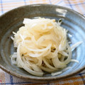 臼香林's cooksnap of when they made 和風★玉ねぎの梅昆布茶マリネ.