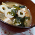 フリージア♬'s cooksnap of when they made 竹輪と油揚げとワカメのお味噌汁.