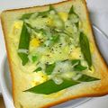 Leone0815's cooksnap of when they made 朝食に♪簡単青ねぎチーズトースト.