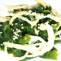 はいりほう's cooksnap of when they made わかめと燻製さきいかの和え物.