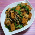 ruu310's cooksnap of when they made 厚揚げときのこで✿キムチ炒め.