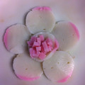 ななかずだい's cooksnap of when they made かまぼこで梅の花びらをつくりました.