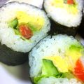 ぴょん☆ミ's cooksnap of when they made 鮭とアボカドの太巻き.