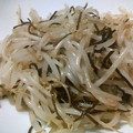ぶ〜ちゃん。's cooksnap of when they made もやしと塩昆布炒め.