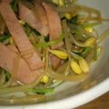 ★ごっつぁん★'s cooksnap of when they made 簡単☆もやしと豆苗炒め.