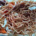 りお５１０'s cooksnap of when they made 夜食にレンチンで半玉焼きそば：美味！.