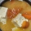 オカム66's cooksnap of when they made 野菜たっぷり！人参とトマトと豆腐の味噌汁.