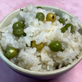 mother☆'s cooksnap of when they made ぷっくり♪豆ご飯 (グリンピースご飯).