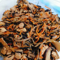 yurichika's cooksnap of when they made 家の黄金比♪ひじきの煮物.