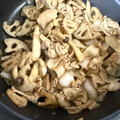 Rionaのおうち飯's cooksnap of when they made 豚バラ蓮根としめじのこってり簡単和風炒め.