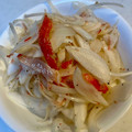 yu228's cooksnap of when they made 新玉ねぎとカニカマのさっぱりサラダ.