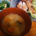 ｅｋ４'s cooksnap of when they made おひとりさまのかぼじゃがで甘~いお味噌汁.
