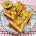 在宅勤務のおじさん's cooksnap of when they made オリーブオイルトーストにキウイ＆はちみつ.