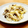 かなりんココりん's cooksnap of when they made じゃがいもとしめじと玉葱の炒め物.
