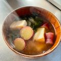 azbjbn's cooksnap of when they made さつまいもと厚揚げとワカメのお味噌汁.