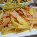 ☆momoco☆'s cooksnap of when they made ✿ハムともやしの❀ニンニク✿マヨ醤油炒め.