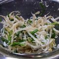 もにちゃぁぁん's cooksnap of when they made 簡単もやしとニラのナムル.