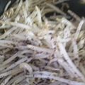 綾花☆変わりました☆'s cooksnap of when they made もやしのゆかりナムル.