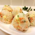 いちごぱぴこ's cooksnap of when they made おにぎり【チーズとサケとセロリの葉】.