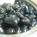 ユーロン's cooksnap of when they made 豆屋直伝！艶々真っ黒な黒豆の煮物☆おせち.
