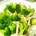 まりベジ's cooksnap of when they made ブロッコリーとしめじのオイスター炒め.