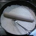 あけちゃ0603's cooksnap of when they made ピザ生地を丸く伸ばすために.