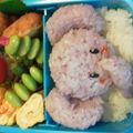 sachiyone's cooksnap of when they made キャラ弁☆紫ﾃﾞｺふりDEぞうさん.