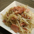 sacoママ's cooksnap of when they made スモークハムともやしのピリ辛黒胡椒炒め.