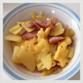komepan5's cooksnap of when they made じゃがいもと卵とウインナー炒め.