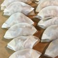 Ruriluru's cooksnap of when they made 手作り餃子★簡単最速★汚れない包み方.