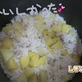 ☆よっすぃ～ファン☆'s cooksnap of when they made 簡単おいしい！じゃが豚♡炊き込みごはん.