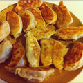 RieQuilt's cooksnap of when they made 手抜き計量で、簡単手作り餃子の皮.