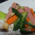 まなみ518's cooksnap of when they made アスパラと魚肉ソーセージの簡単炒め.