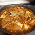 らつくん's cooksnap of when they made おいしいよ！誰でも出来る簡単キムチ鍋.