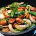 ＊葉っぱちゃん＊'s cooksnap of when they made ウインナーと絹さやのピリ辛炒め.