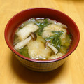 ドルフィンサーモン's cooksnap of when they made 小松菜と油揚げとしめじのお味噌汁.