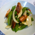 ♪おおまま♪'s cooksnap of when they made ウインナーと絹さやのピリ辛炒め.