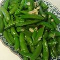 かめださ～ん's cooksnap of when they made スナックエンドウのアーリオオーリオ.
