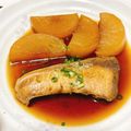 tonmyee's cooksnap of when they made 圧力鍋で極厚大根も柔らか味染み！ぶり大根.