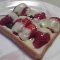 時花菜's cooksnap of when they made いちごチョコチーズトースト.