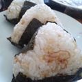 ユーロン's cooksnap of when they made 黒酢おかかのおにぎり.