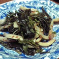 QPはにー's cooksnap of when they made こしあぶらと竹輪とわかめの炒め物.